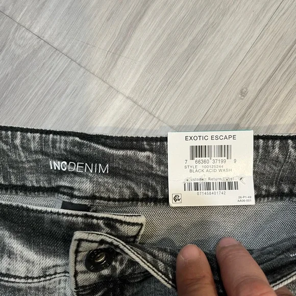 New INC denim Women's Gray‎ Denim Shorts - Picture 6 of 10